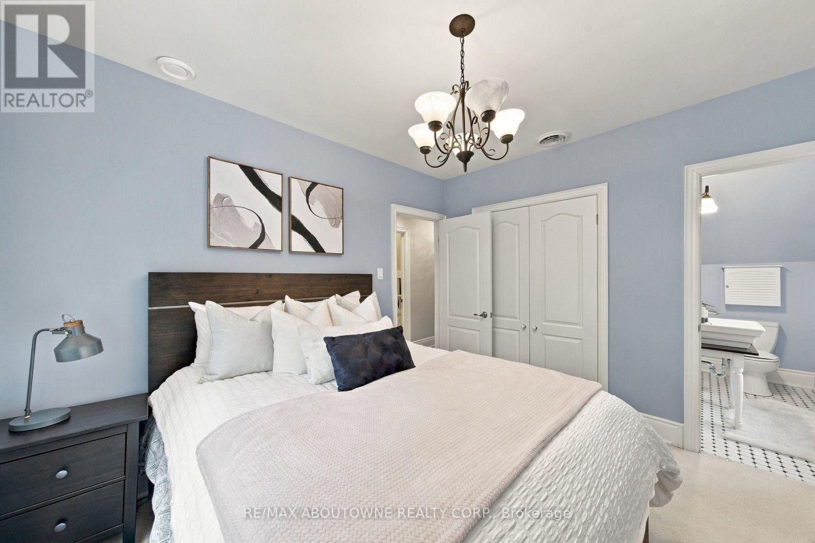 












426 TRAFALGAR ROAD

,
Oakville (OO Old Oakville),




Ontario
L6J3H7

