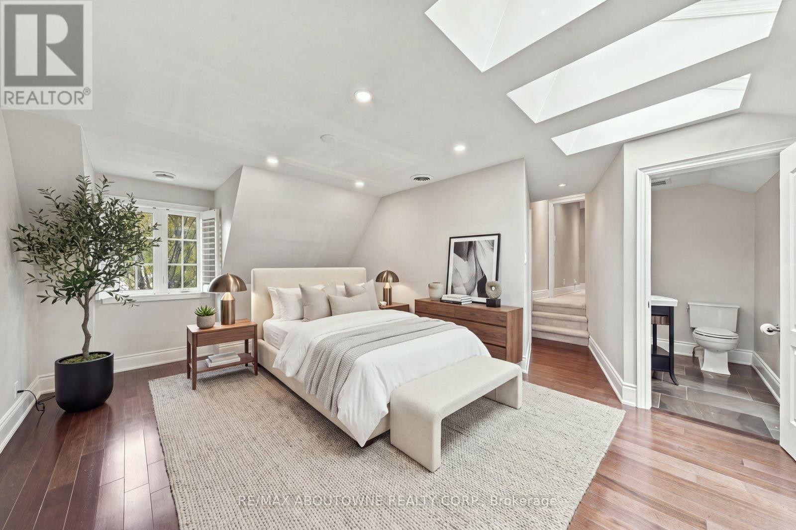 












426 TRAFALGAR ROAD

,
Oakville (OO Old Oakville),




Ontario
L6J3H7

