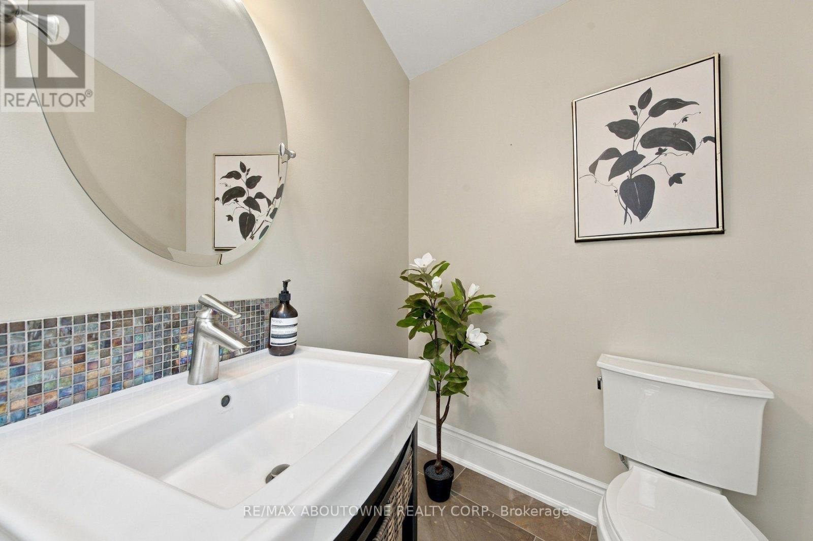 












426 TRAFALGAR ROAD

,
Oakville (OO Old Oakville),




Ontario
L6J3H7

