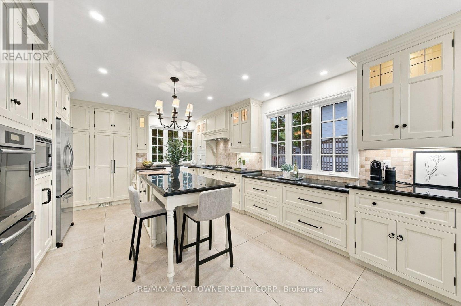 












426 TRAFALGAR ROAD

,
Oakville (OO Old Oakville),




Ontario
L6J3H7

