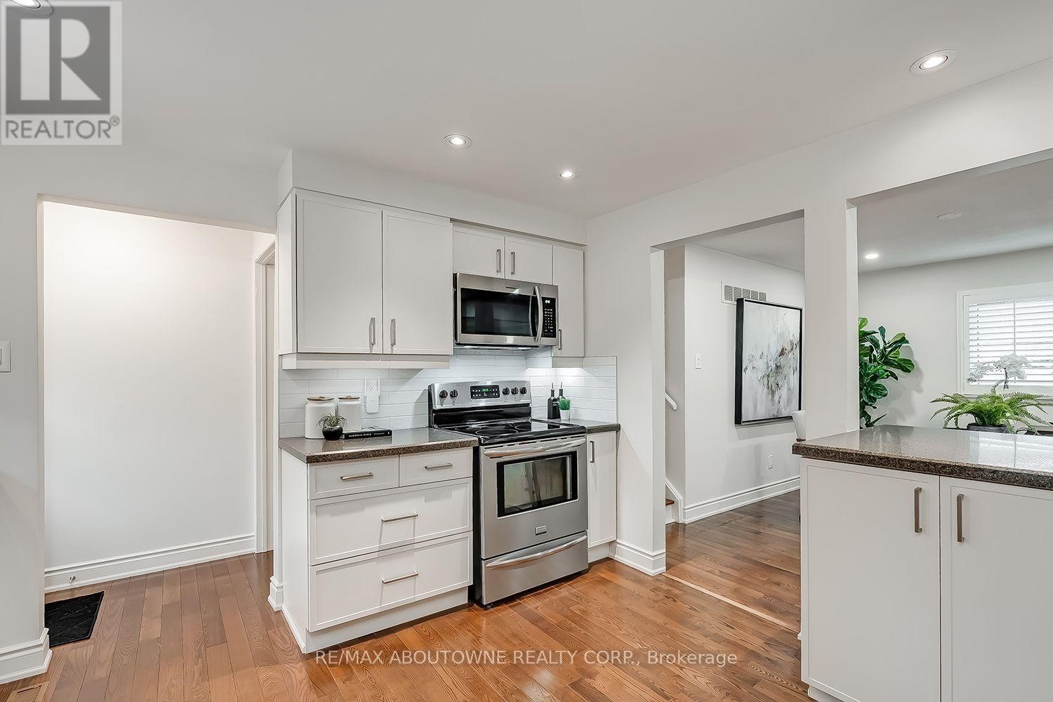 












173 ARICHAT ROAD

,
Oakville (FD Ford),




Ontario
L6J5N5

