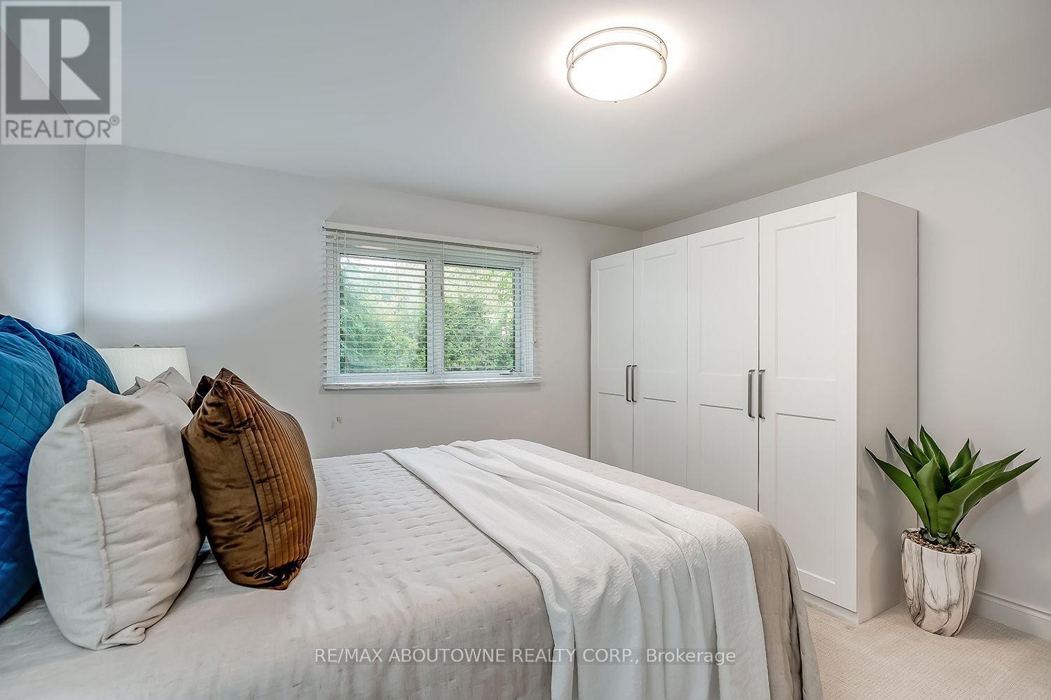 












173 ARICHAT ROAD

,
Oakville (FD Ford),




Ontario
L6J5N5

