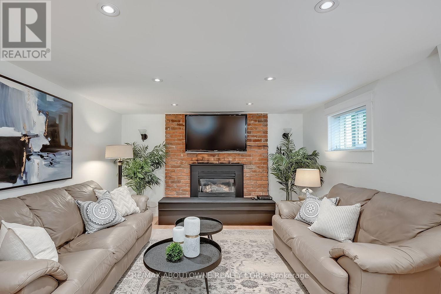 












173 ARICHAT ROAD

,
Oakville (FD Ford),




Ontario
L6J5N5

