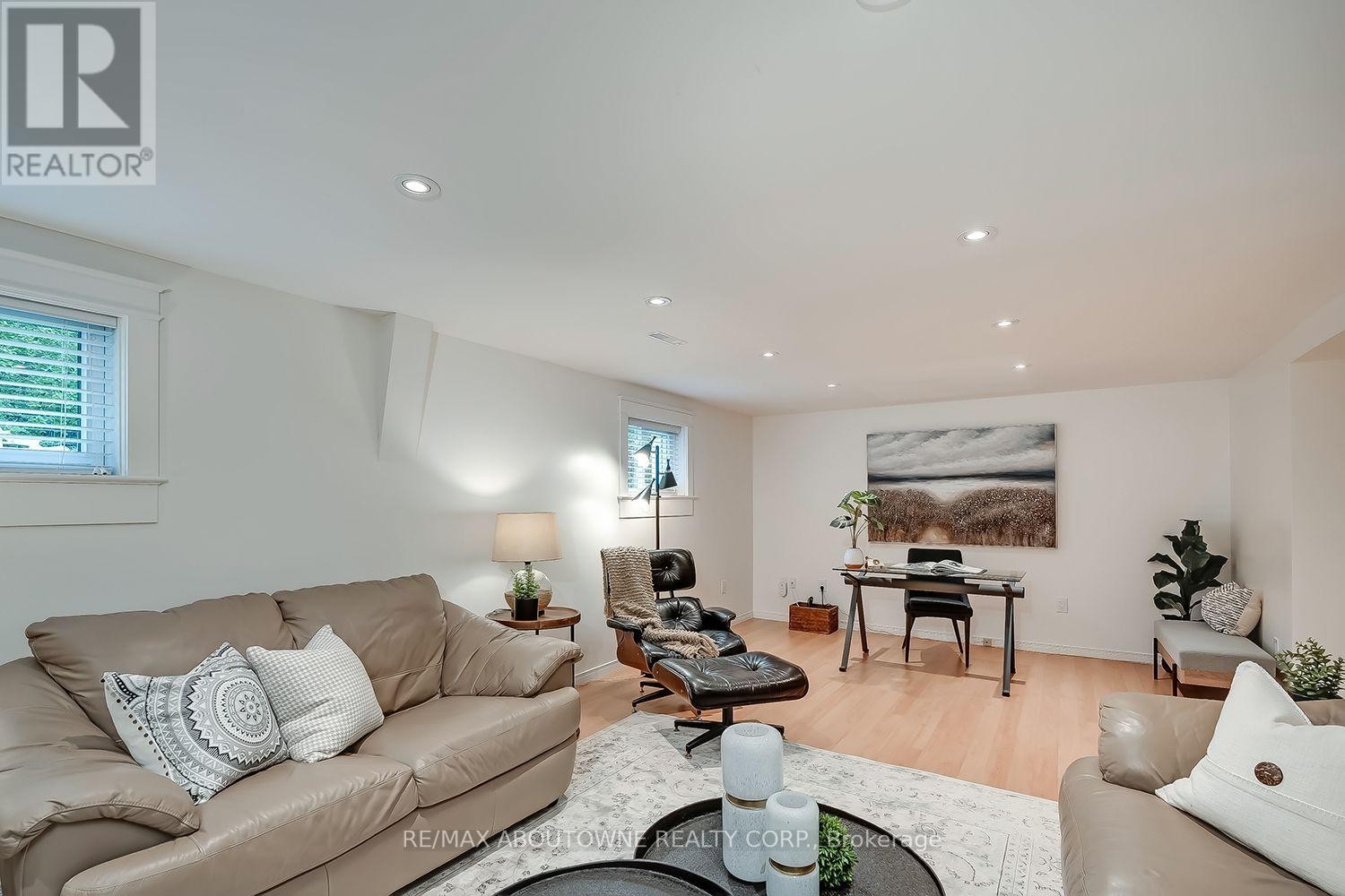 












173 ARICHAT ROAD

,
Oakville (FD Ford),




Ontario
L6J5N5

