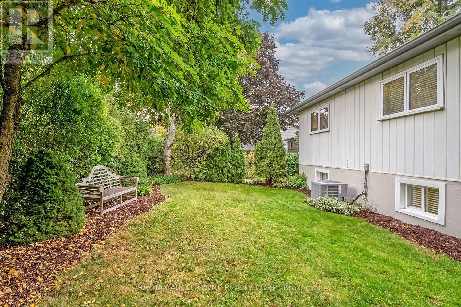 












173 ARICHAT ROAD

,
Oakville (FD Ford),




Ontario
L6J5N5

