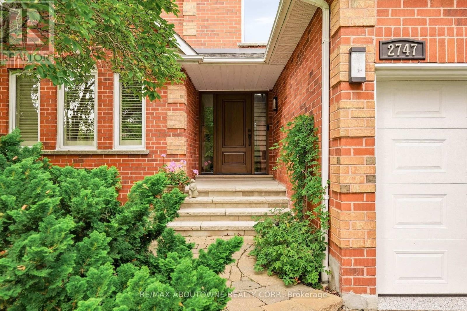 












2747 TEAK CRESCENT

,
Oakville (CV Clearview),




Ontario
L6J7M7

