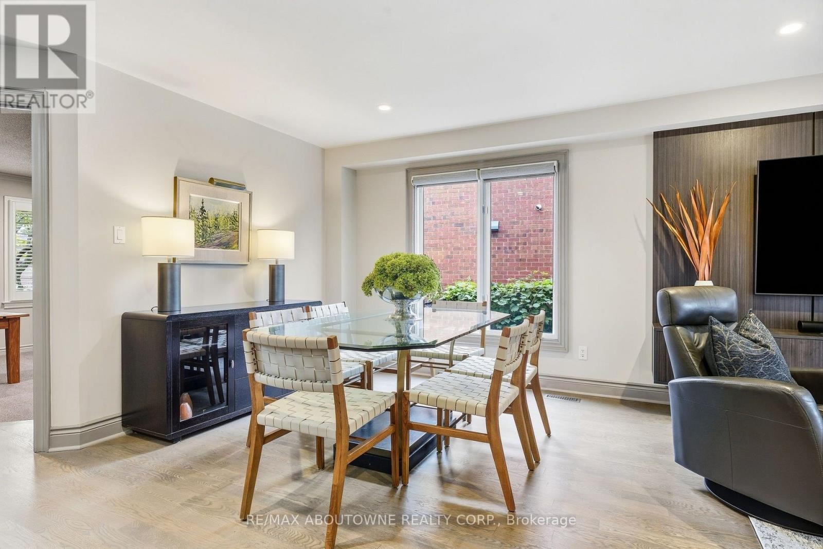 












2747 TEAK CRESCENT

,
Oakville (CV Clearview),




Ontario
L6J7M7

