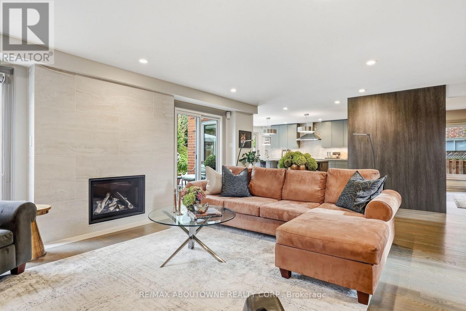












2747 TEAK CRESCENT

,
Oakville (CV Clearview),




Ontario
L6J7M7

