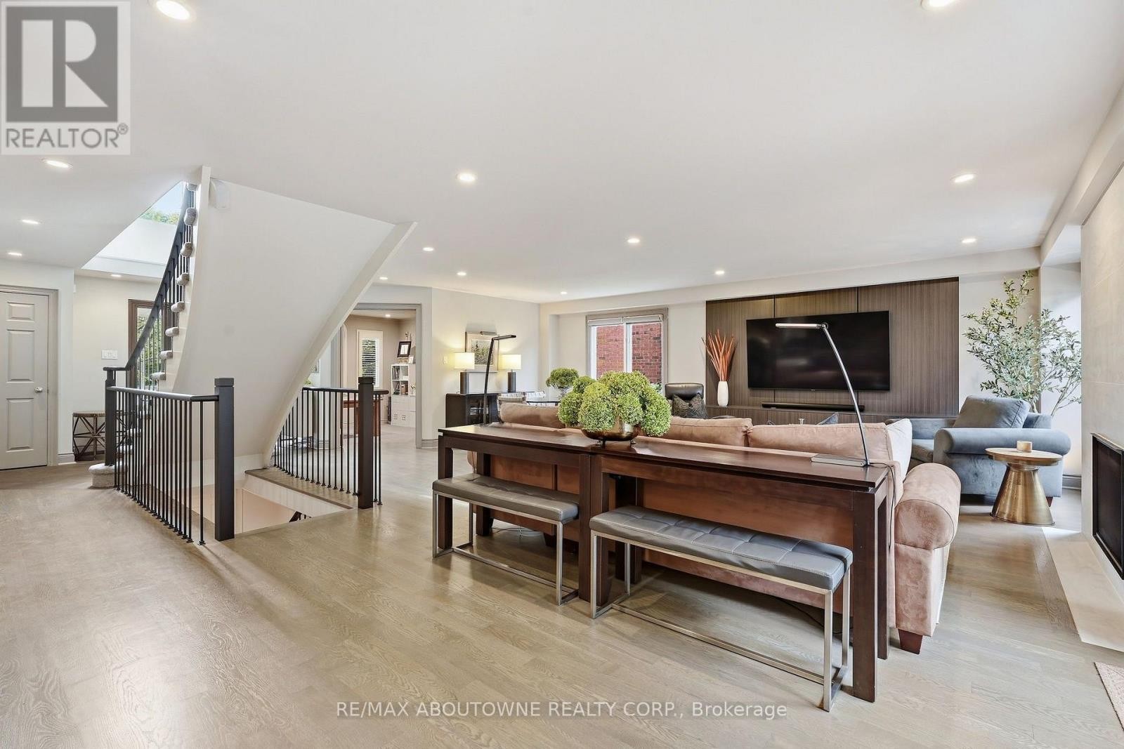 












2747 TEAK CRESCENT

,
Oakville (CV Clearview),




Ontario
L6J7M7

