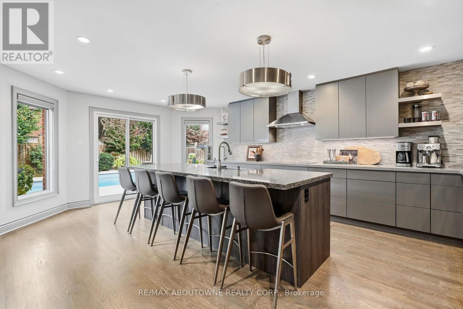 












2747 TEAK CRESCENT

,
Oakville (CV Clearview),




Ontario
L6J7M7

