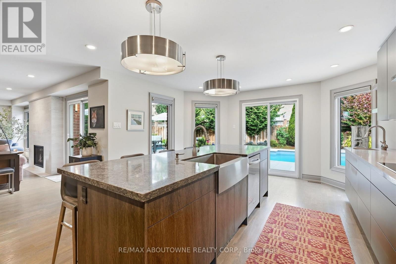 












2747 TEAK CRESCENT

,
Oakville (CV Clearview),




Ontario
L6J7M7

