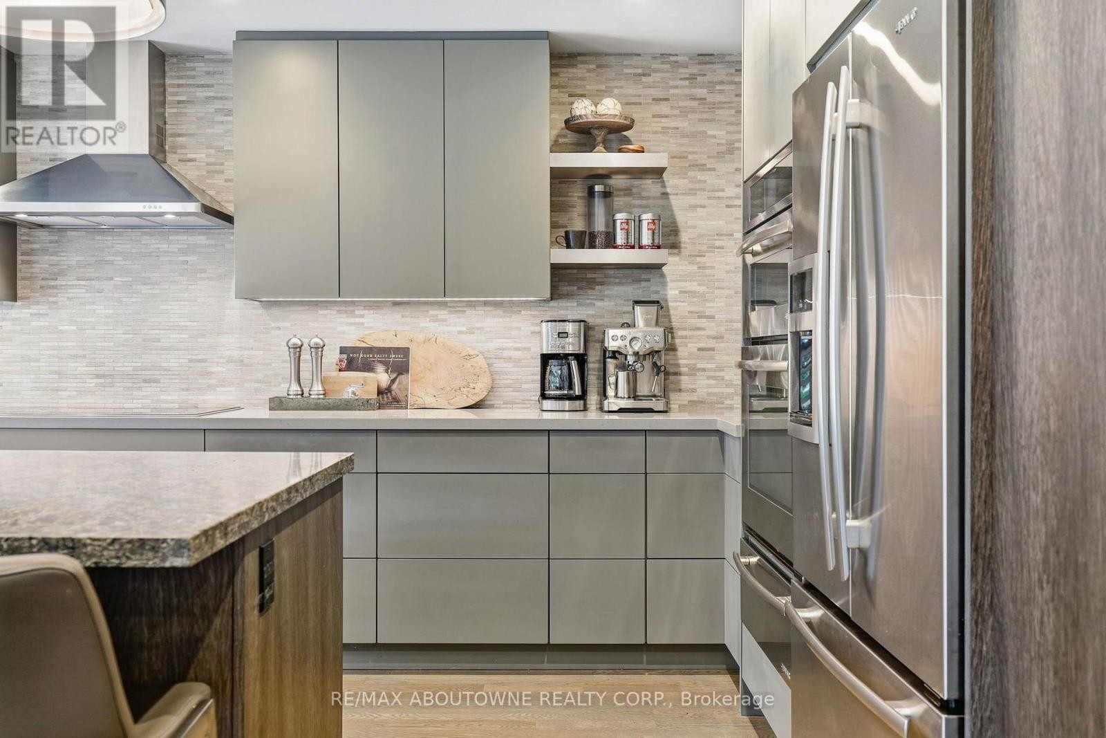 












2747 TEAK CRESCENT

,
Oakville (CV Clearview),




Ontario
L6J7M7

