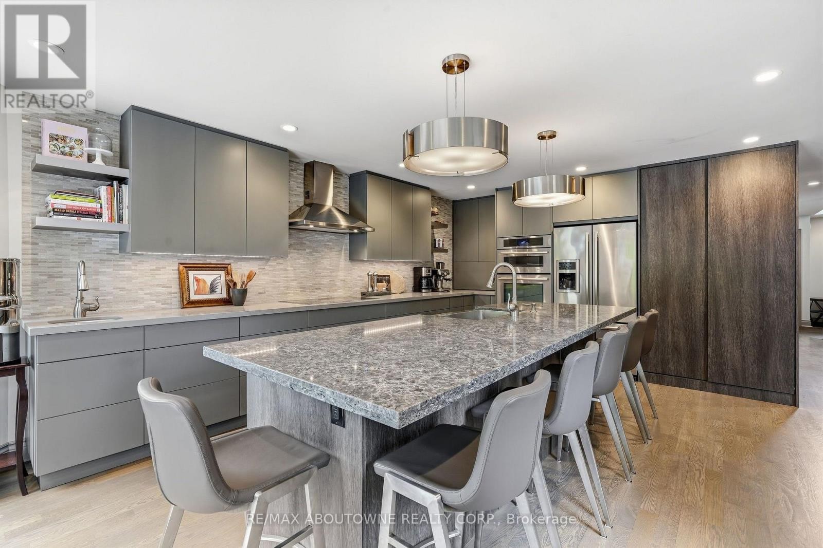 












2747 TEAK CRESCENT

,
Oakville (CV Clearview),




Ontario
L6J7M7

