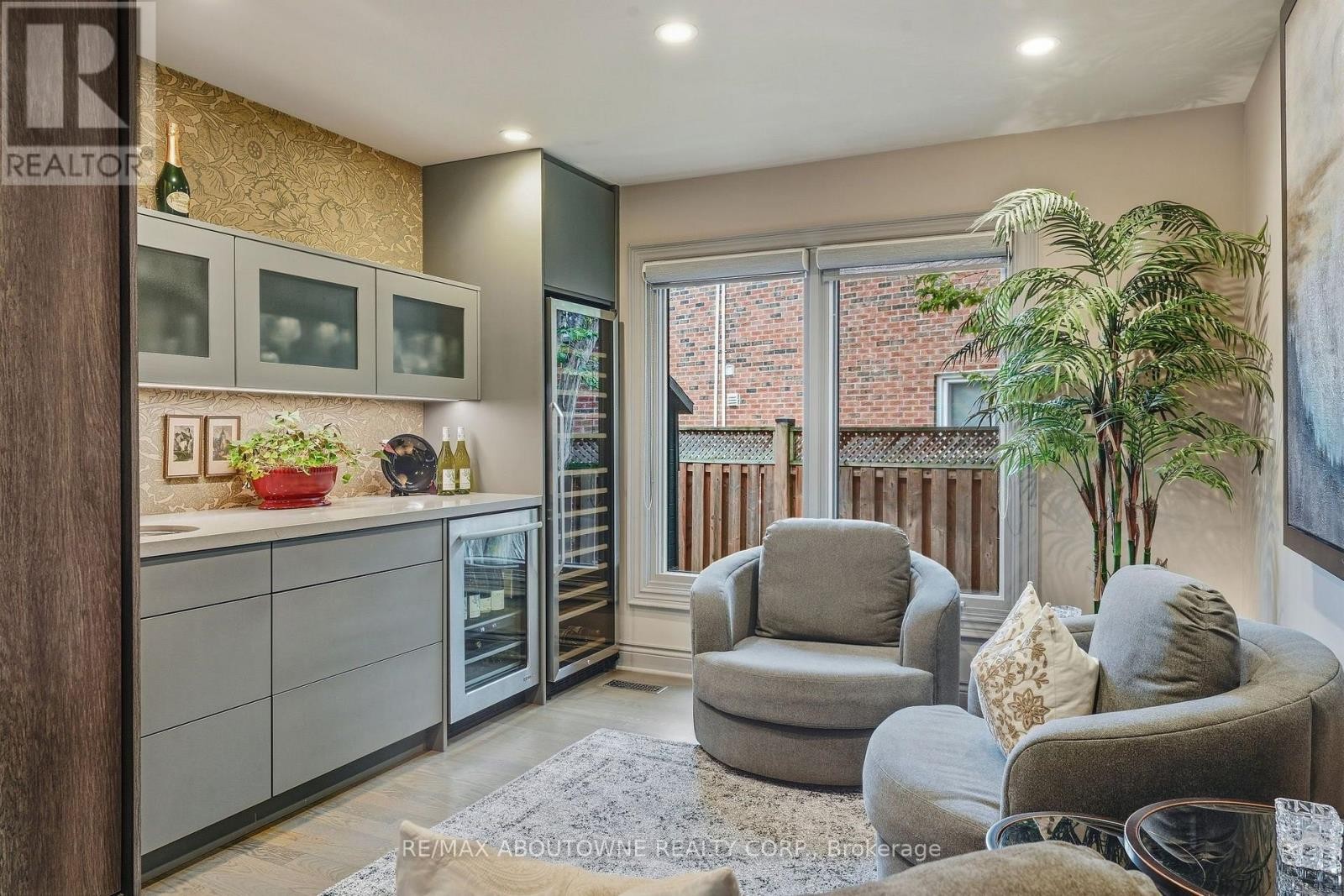 












2747 TEAK CRESCENT

,
Oakville (CV Clearview),




Ontario
L6J7M7

