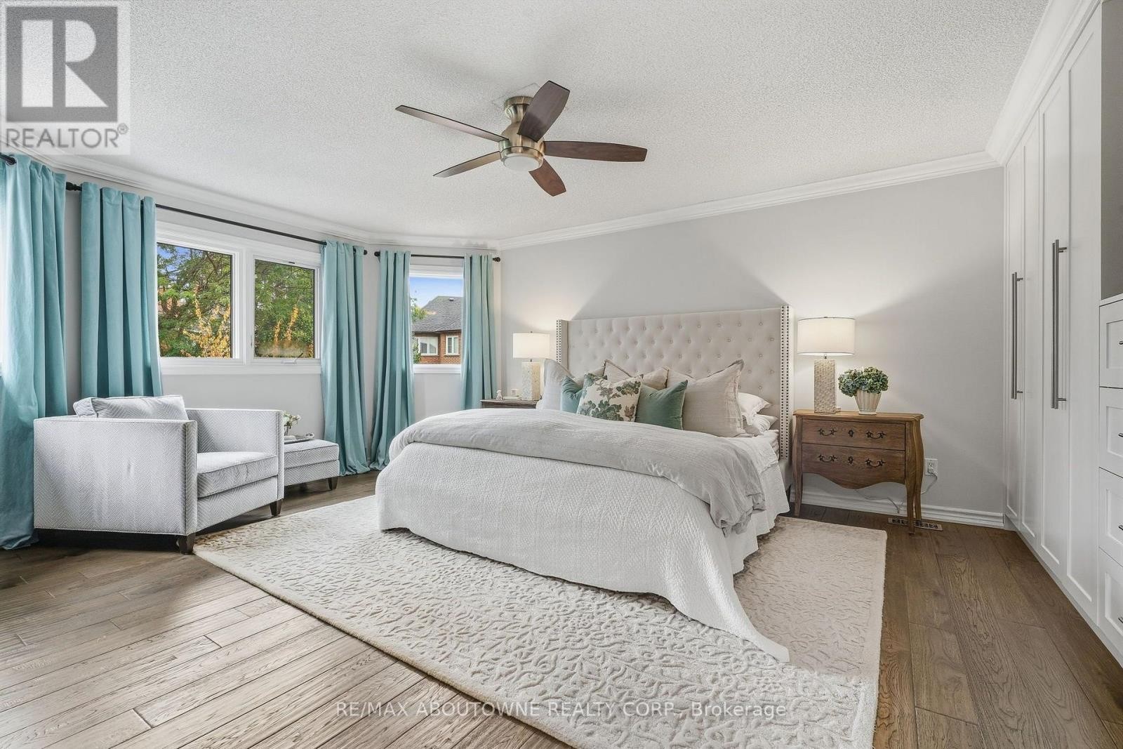 












2747 TEAK CRESCENT

,
Oakville (CV Clearview),




Ontario
L6J7M7

