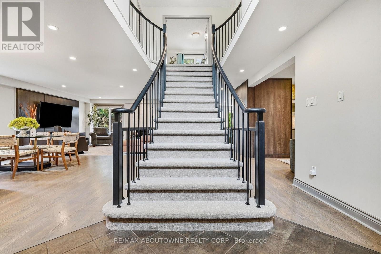 












2747 TEAK CRESCENT

,
Oakville (CV Clearview),




Ontario
L6J7M7

