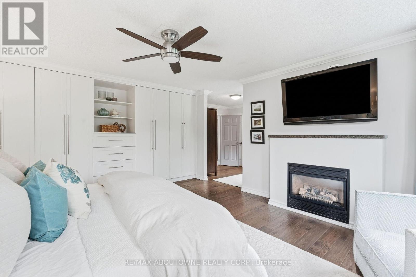 












2747 TEAK CRESCENT

,
Oakville (CV Clearview),




Ontario
L6J7M7

