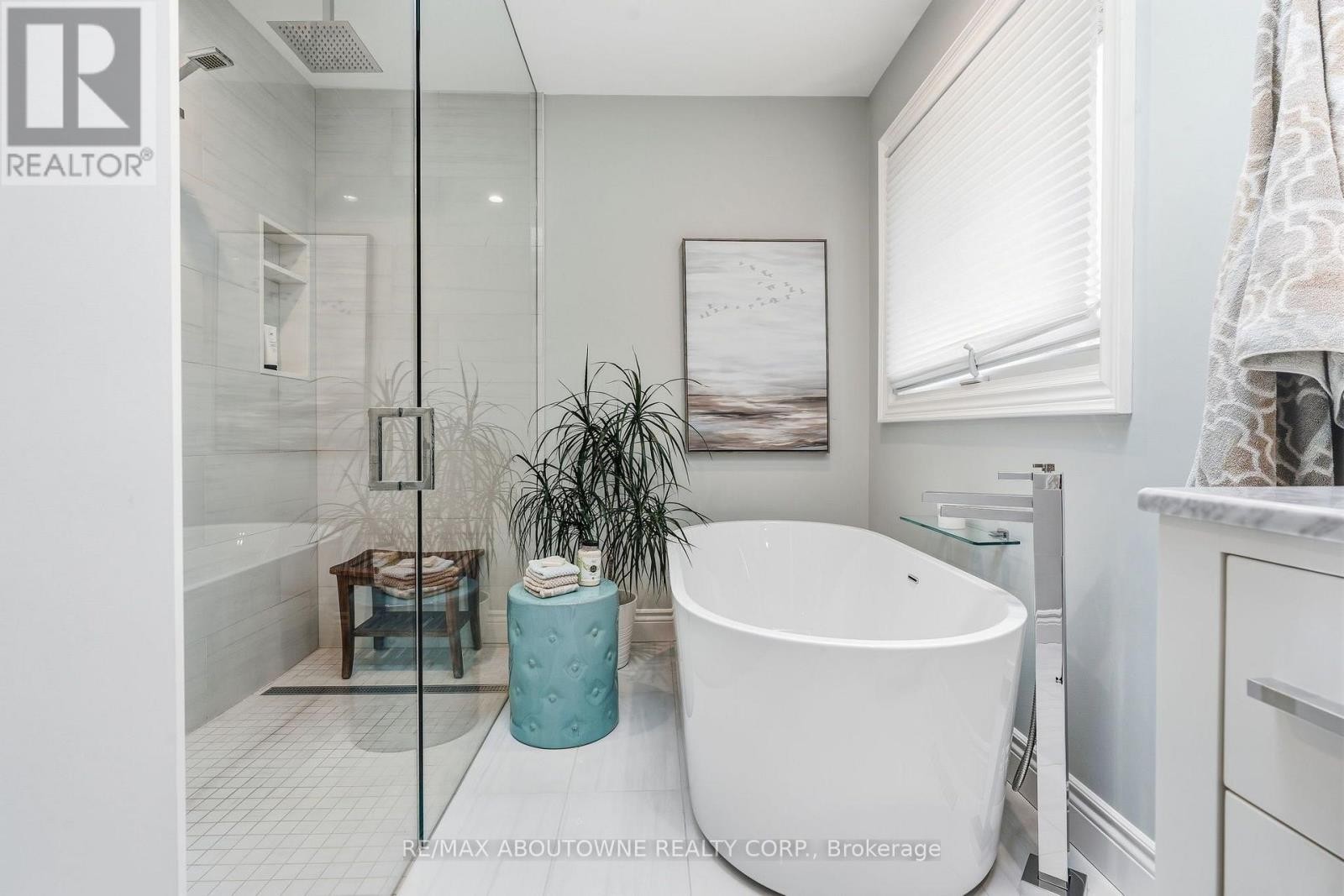 












2747 TEAK CRESCENT

,
Oakville (CV Clearview),




Ontario
L6J7M7

