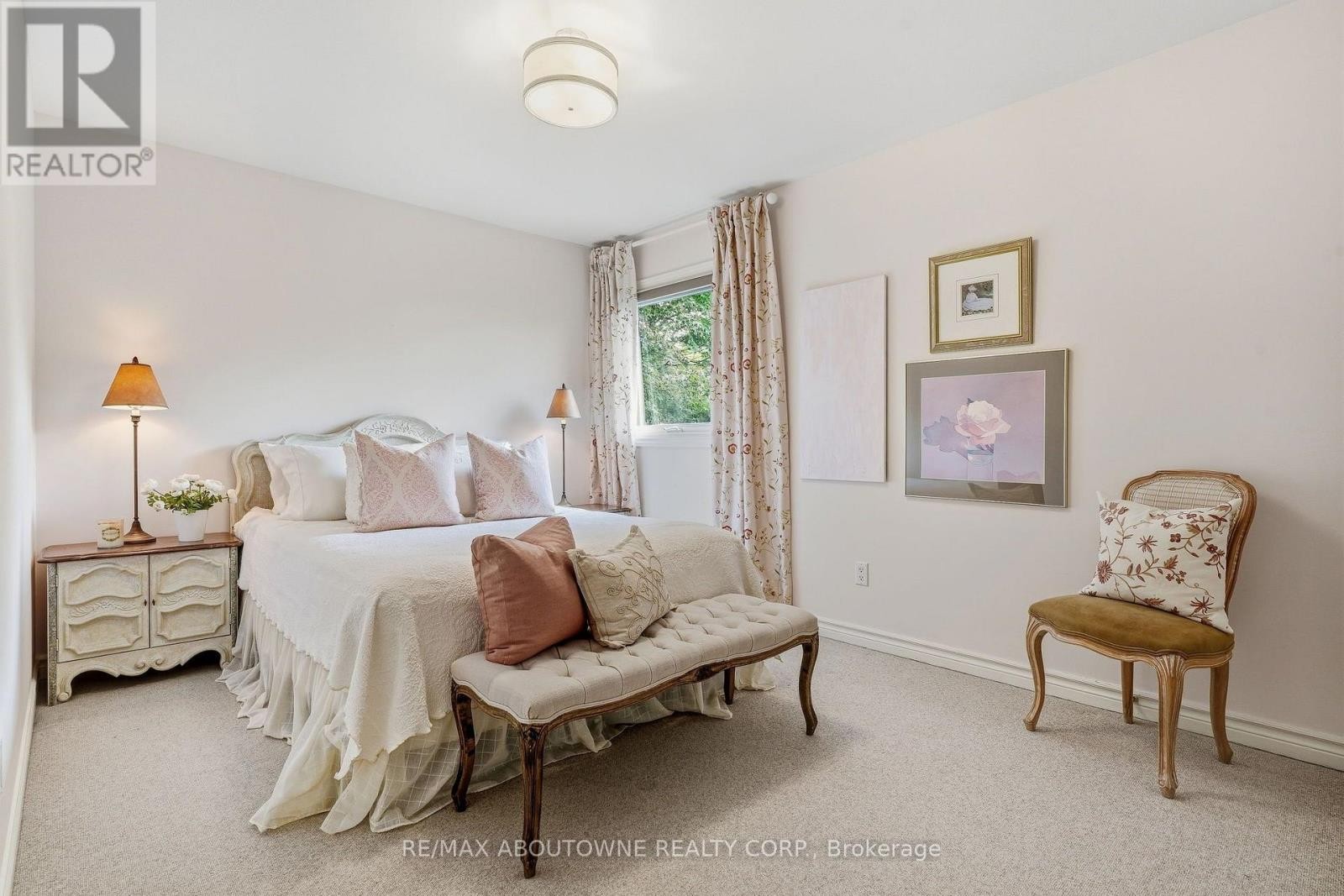 












2747 TEAK CRESCENT

,
Oakville (CV Clearview),




Ontario
L6J7M7

