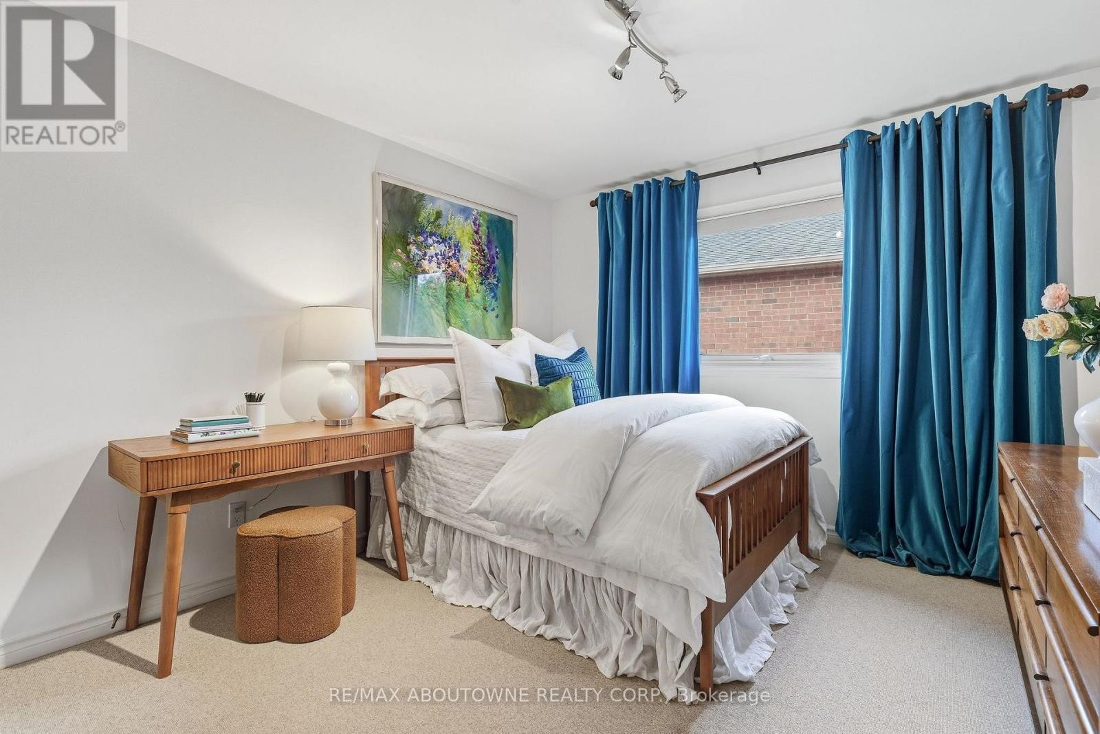 












2747 TEAK CRESCENT

,
Oakville (CV Clearview),




Ontario
L6J7M7

