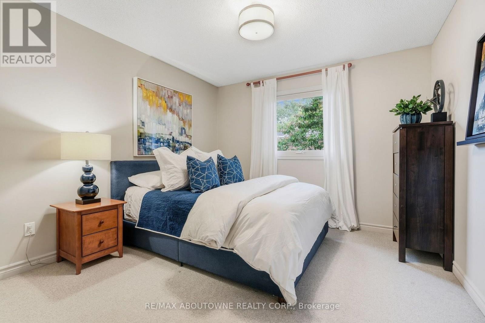 












2747 TEAK CRESCENT

,
Oakville (CV Clearview),




Ontario
L6J7M7

