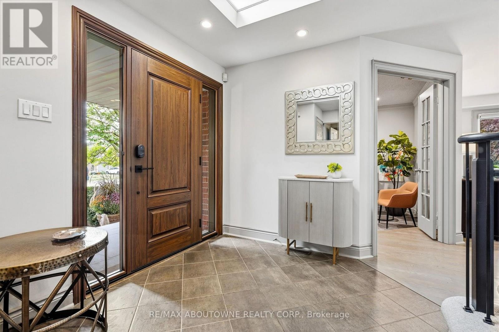 












2747 TEAK CRESCENT

,
Oakville (CV Clearview),




Ontario
L6J7M7

