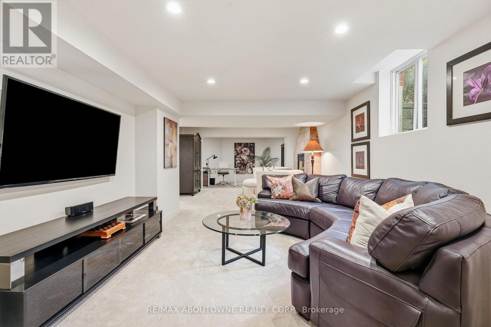 












2747 TEAK CRESCENT

,
Oakville (CV Clearview),




Ontario
L6J7M7

