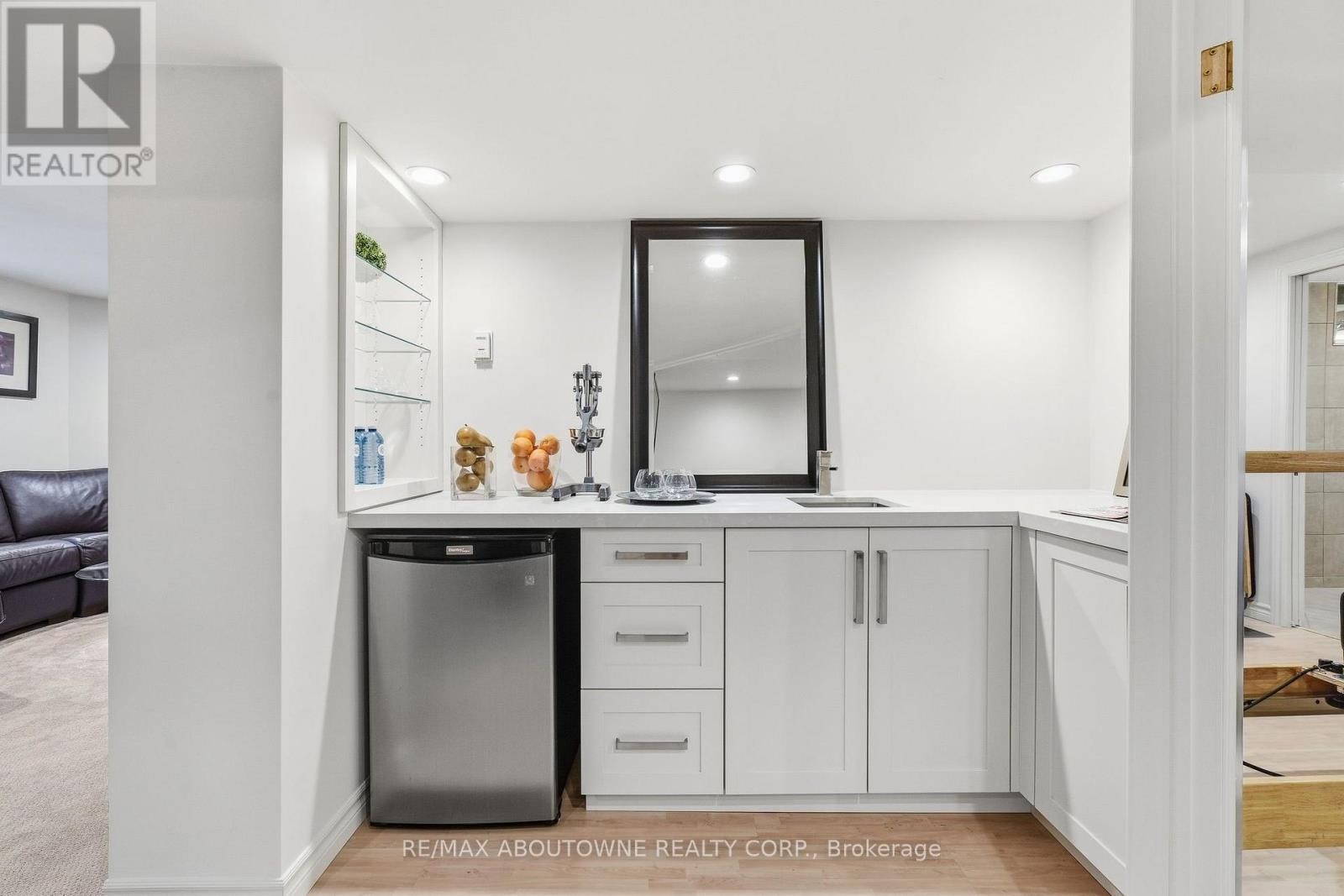 












2747 TEAK CRESCENT

,
Oakville (CV Clearview),




Ontario
L6J7M7

