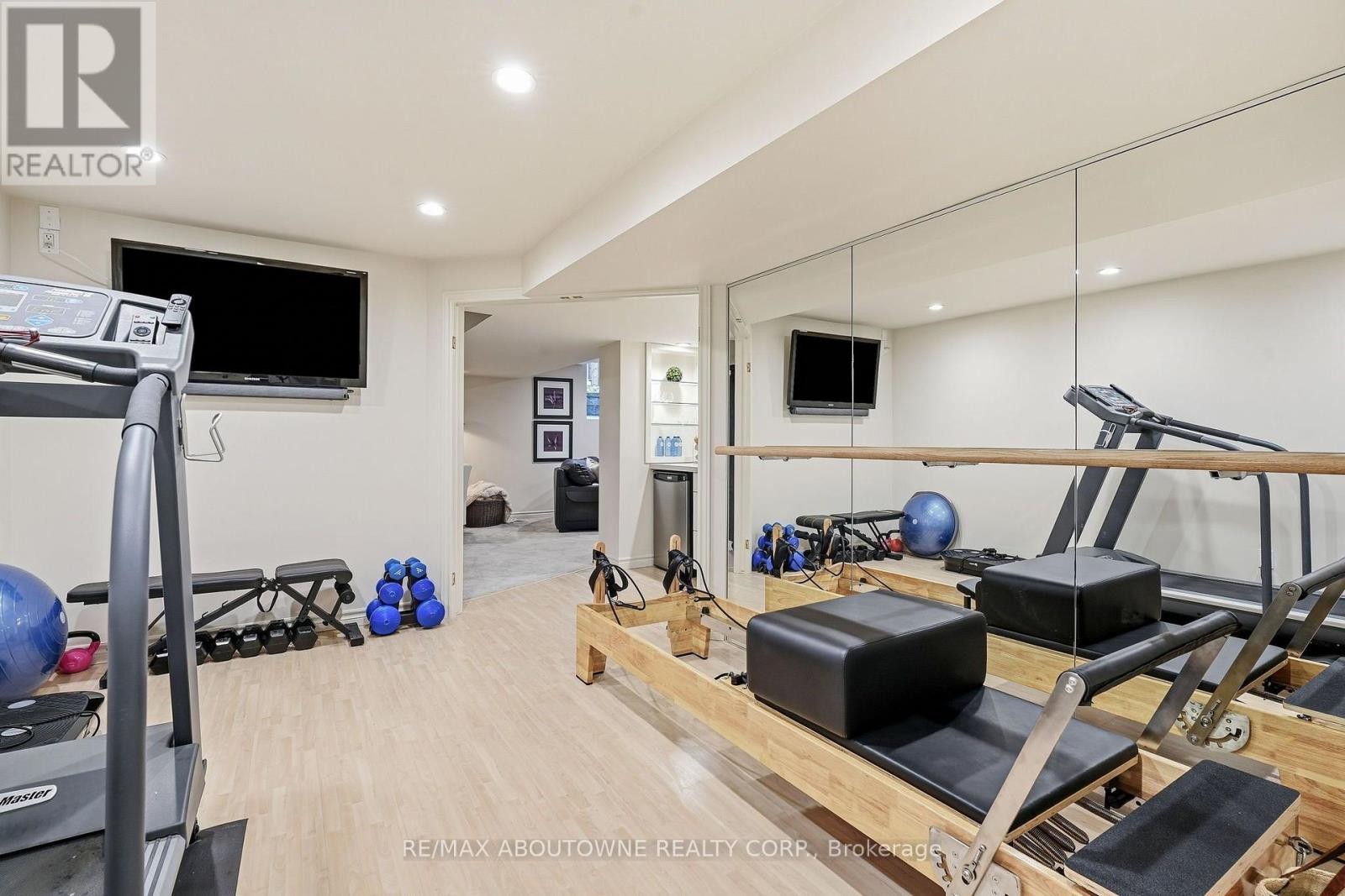 












2747 TEAK CRESCENT

,
Oakville (CV Clearview),




Ontario
L6J7M7

