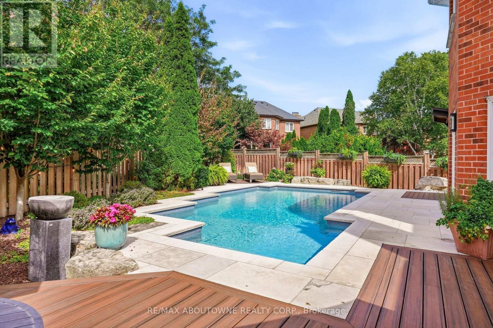 












2747 TEAK CRESCENT

,
Oakville (CV Clearview),




Ontario
L6J7M7


