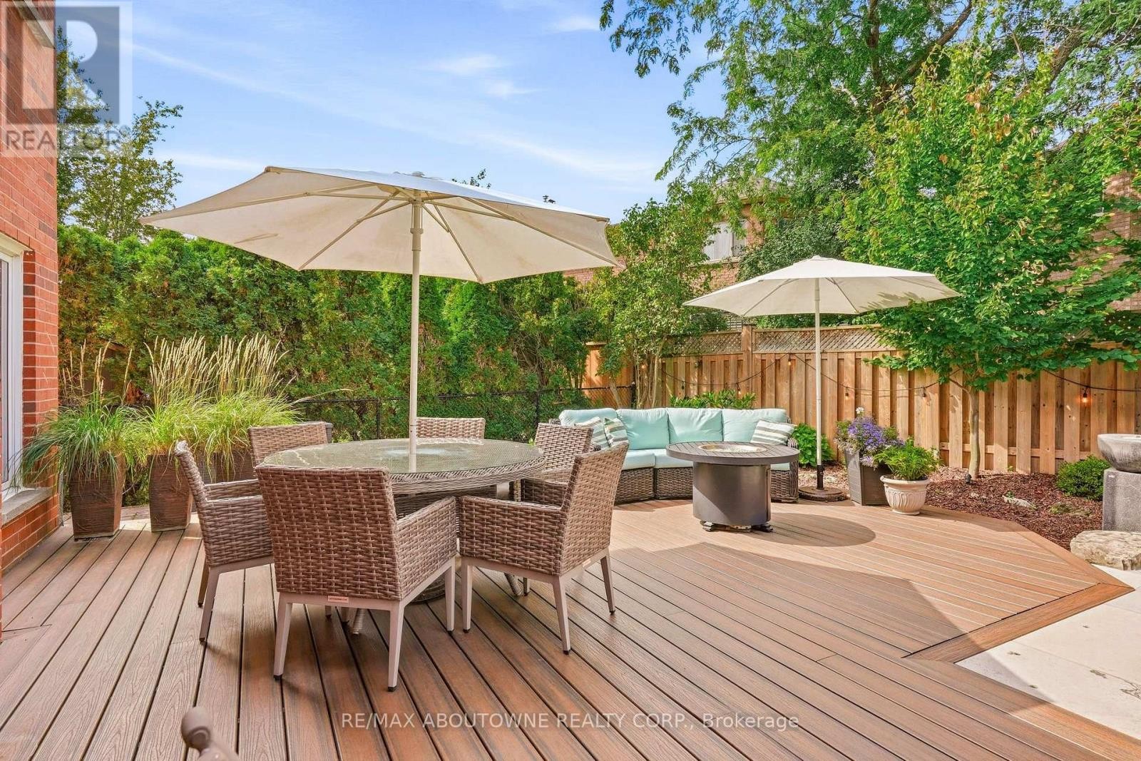 












2747 TEAK CRESCENT

,
Oakville (CV Clearview),




Ontario
L6J7M7

