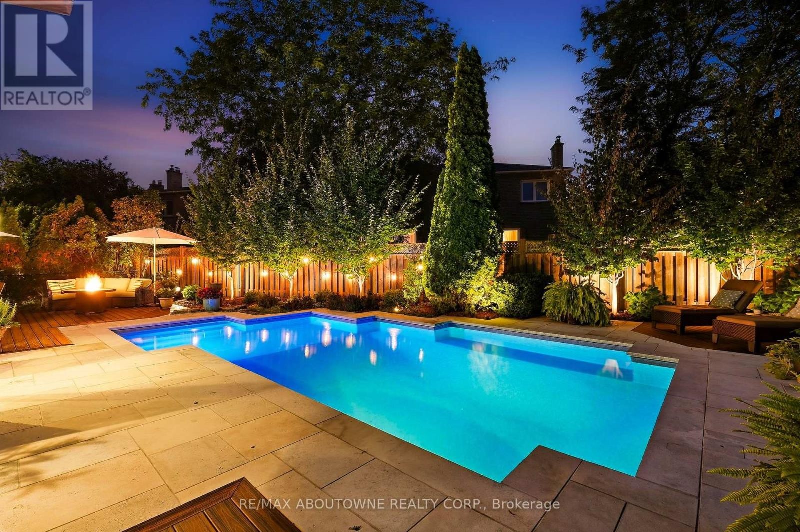 












2747 TEAK CRESCENT

,
Oakville (CV Clearview),




Ontario
L6J7M7

