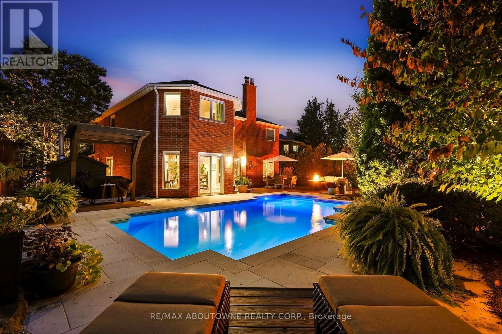 












2747 TEAK CRESCENT

,
Oakville (CV Clearview),




Ontario
L6J7M7

