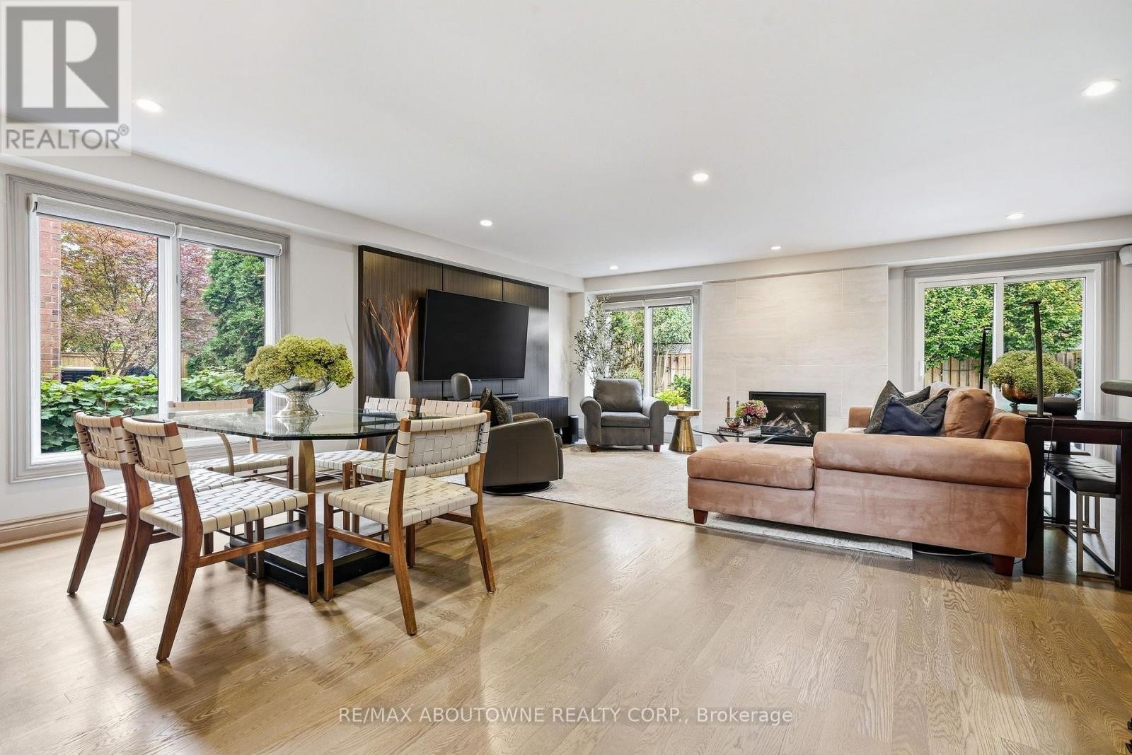 












2747 TEAK CRESCENT

,
Oakville (CV Clearview),




Ontario
L6J7M7

