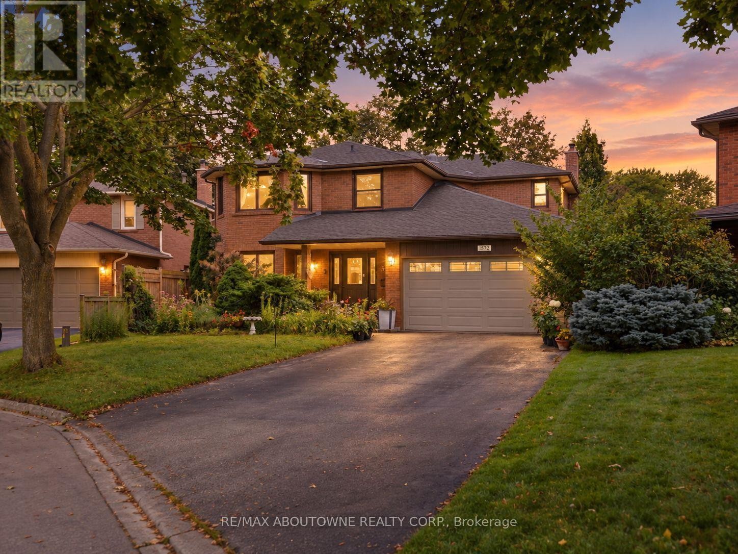 












572 HARMONY AVENUE

,
Burlington (Roseland),




Ontario
L7N3S8

