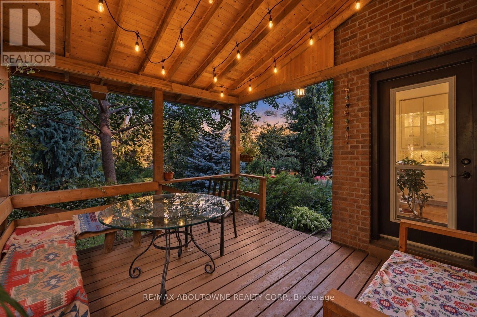 












572 HARMONY AVENUE

,
Burlington (Roseland),




Ontario
L7N3S8

