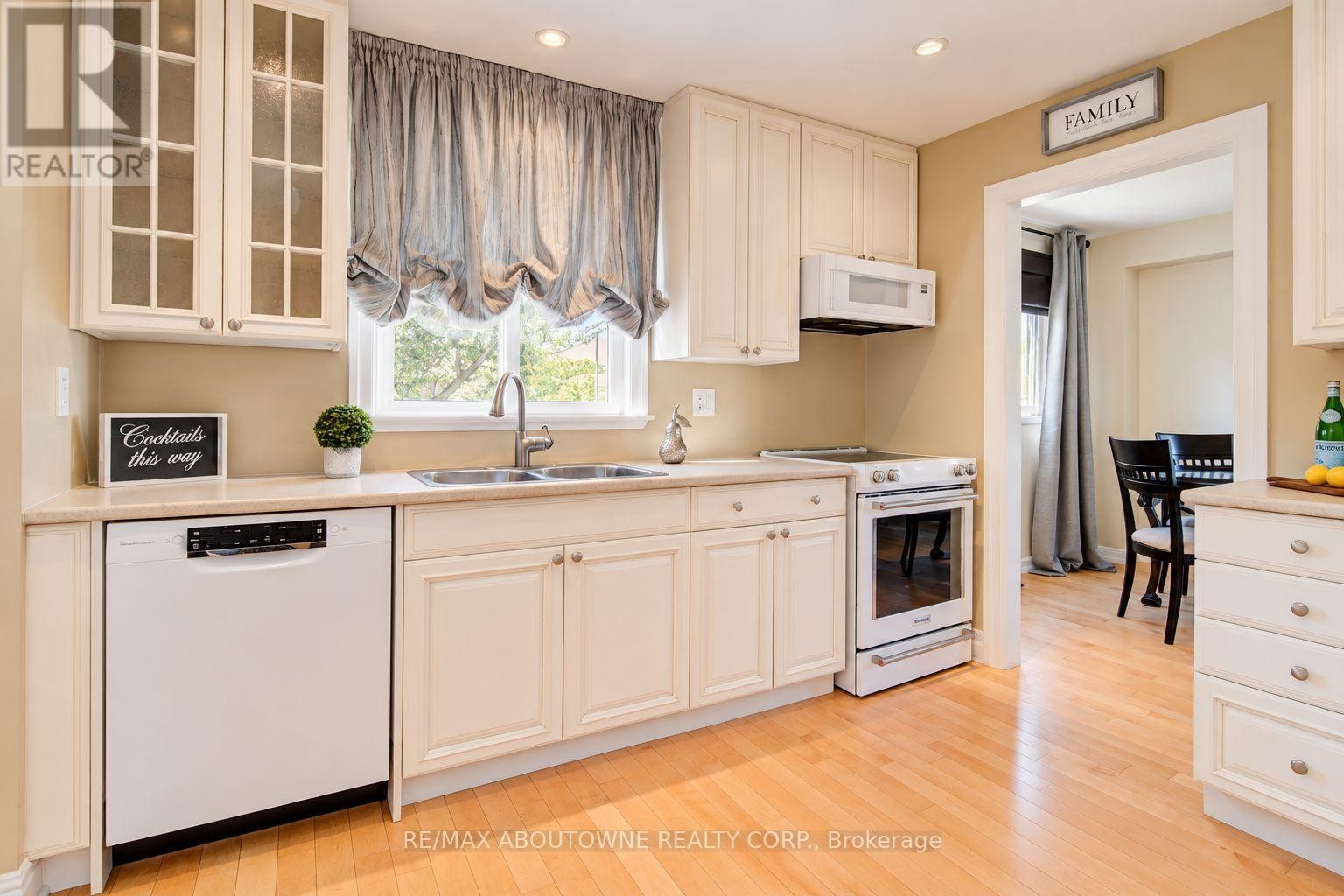 












3668 COLONIAL DRIVE

,
Mississauga (Erin Mills),




Ontario
L5L4N7

