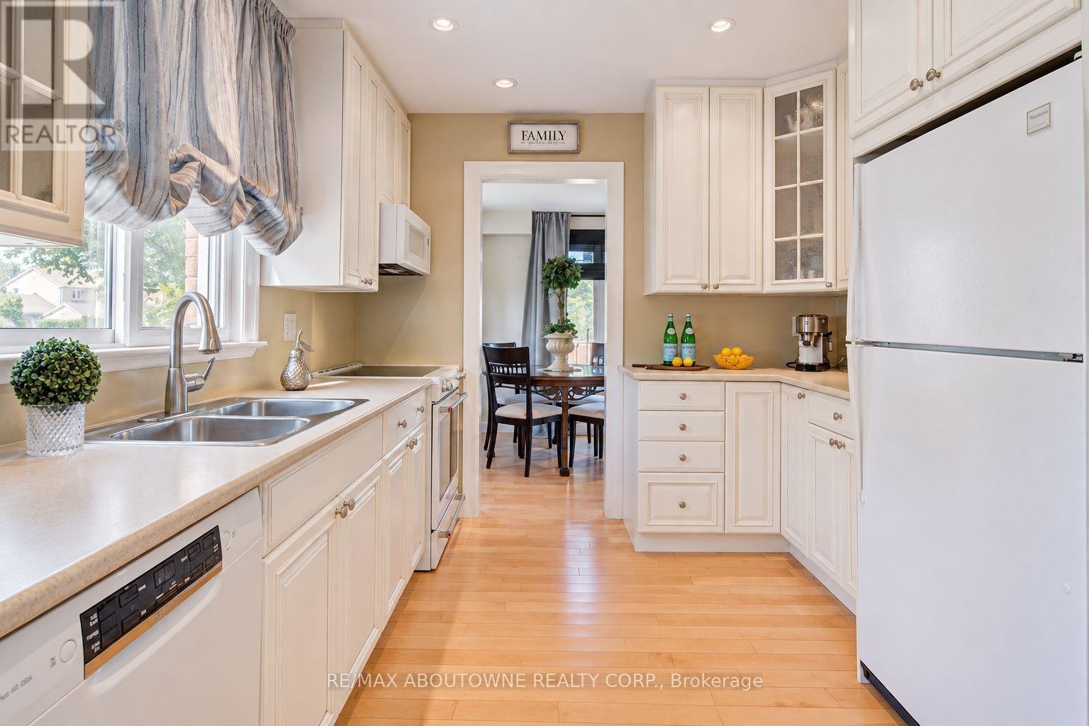 












3668 COLONIAL DRIVE

,
Mississauga (Erin Mills),




Ontario
L5L4N7

