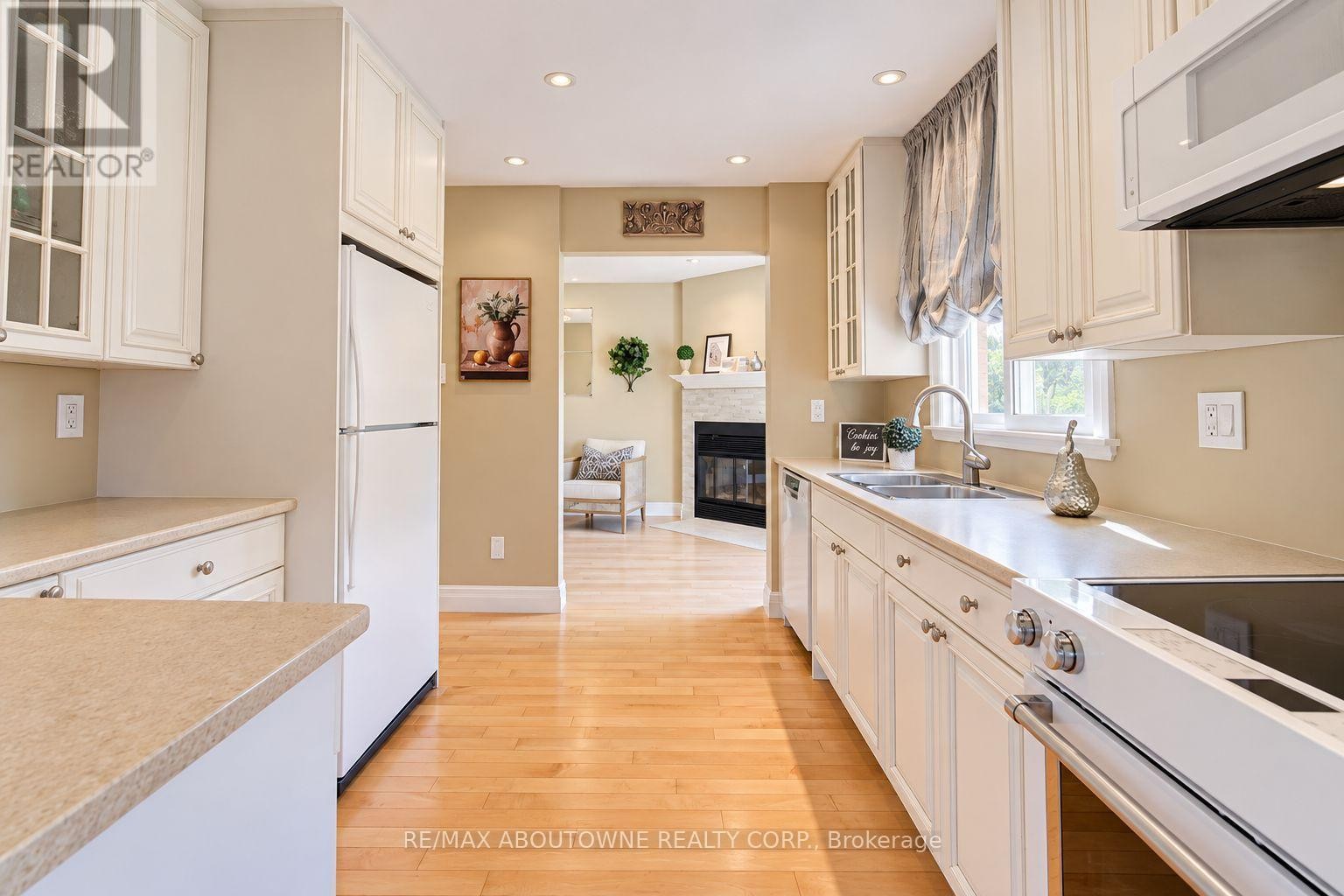 












3668 COLONIAL DRIVE

,
Mississauga (Erin Mills),




Ontario
L5L4N7

