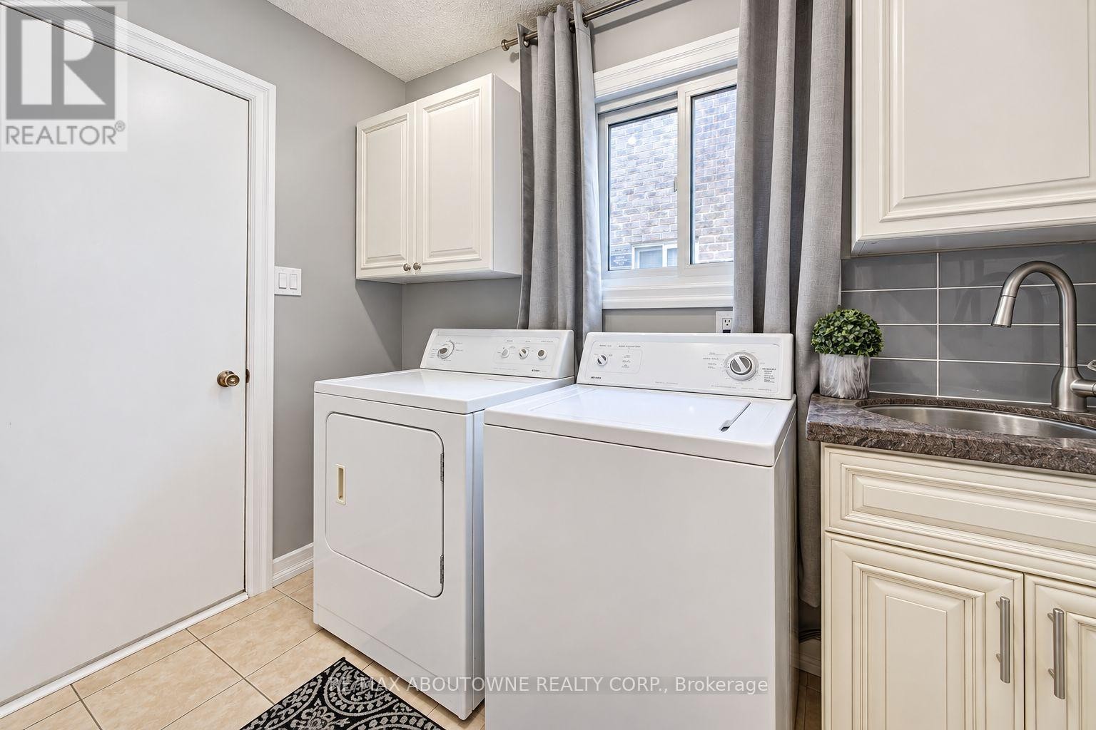 












3668 COLONIAL DRIVE

,
Mississauga (Erin Mills),




Ontario
L5L4N7


