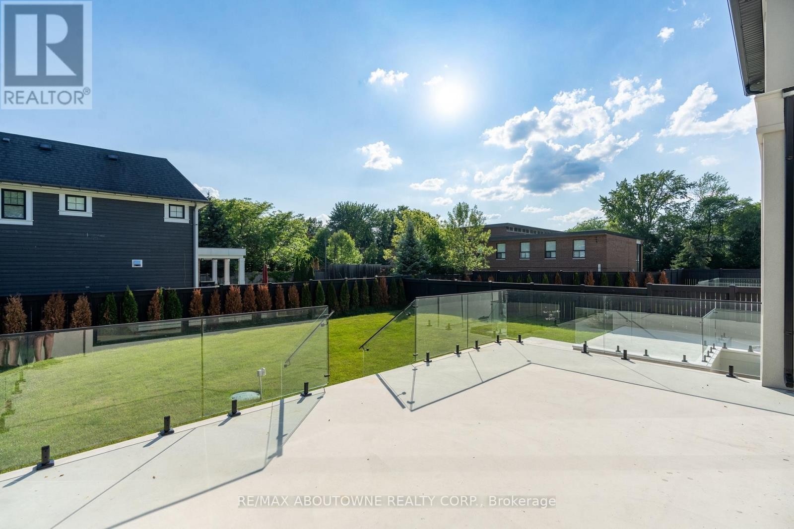












146 THIRD LINE

,
Oakville (BR Bronte),




Ontario
L6L3Z8


