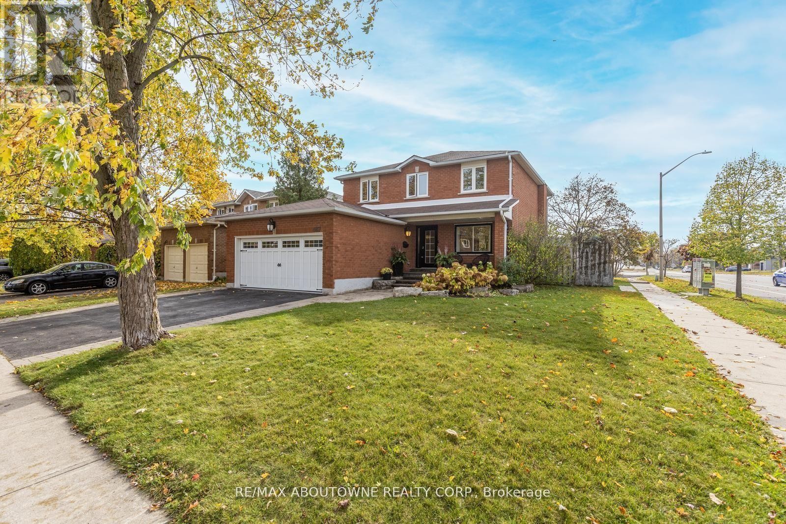 












467 HEDGEROW LANE

,
Oakville (WC Wedgewood Creek),




Ontario
L6H4V8

