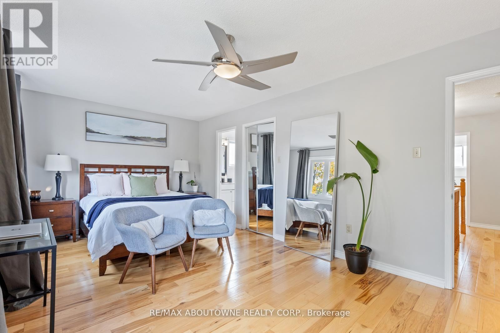 












467 HEDGEROW LANE

,
Oakville (WC Wedgewood Creek),




Ontario
L6H4V8


