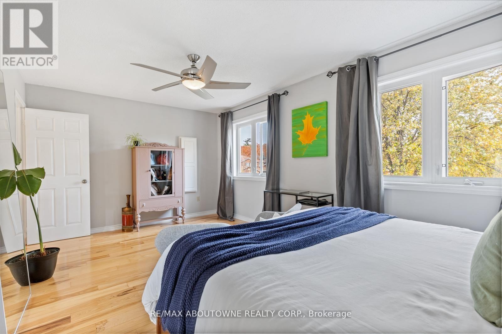 












467 HEDGEROW LANE

,
Oakville (WC Wedgewood Creek),




Ontario
L6H4V8


