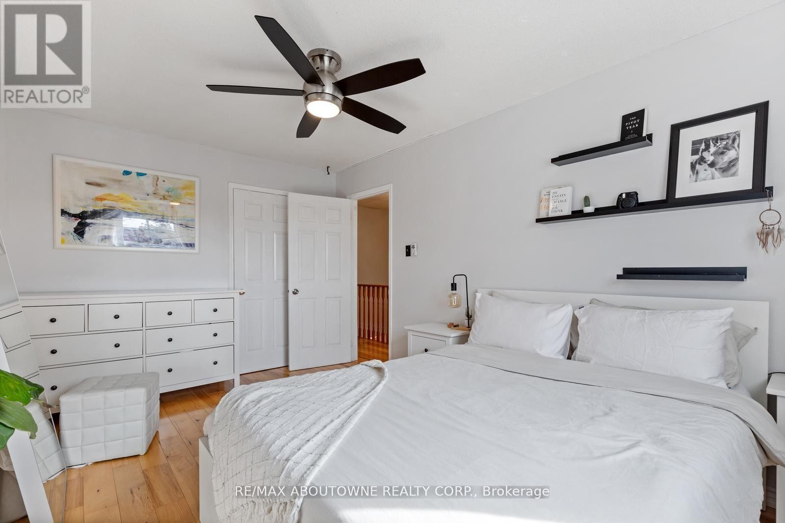 












467 HEDGEROW LANE

,
Oakville (WC Wedgewood Creek),




Ontario
L6H4V8


