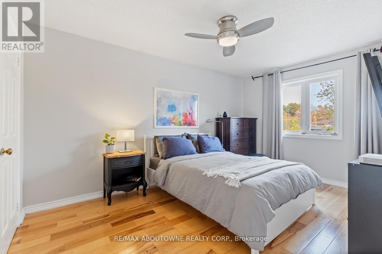 












467 HEDGEROW LANE

,
Oakville (WC Wedgewood Creek),




Ontario
L6H4V8

