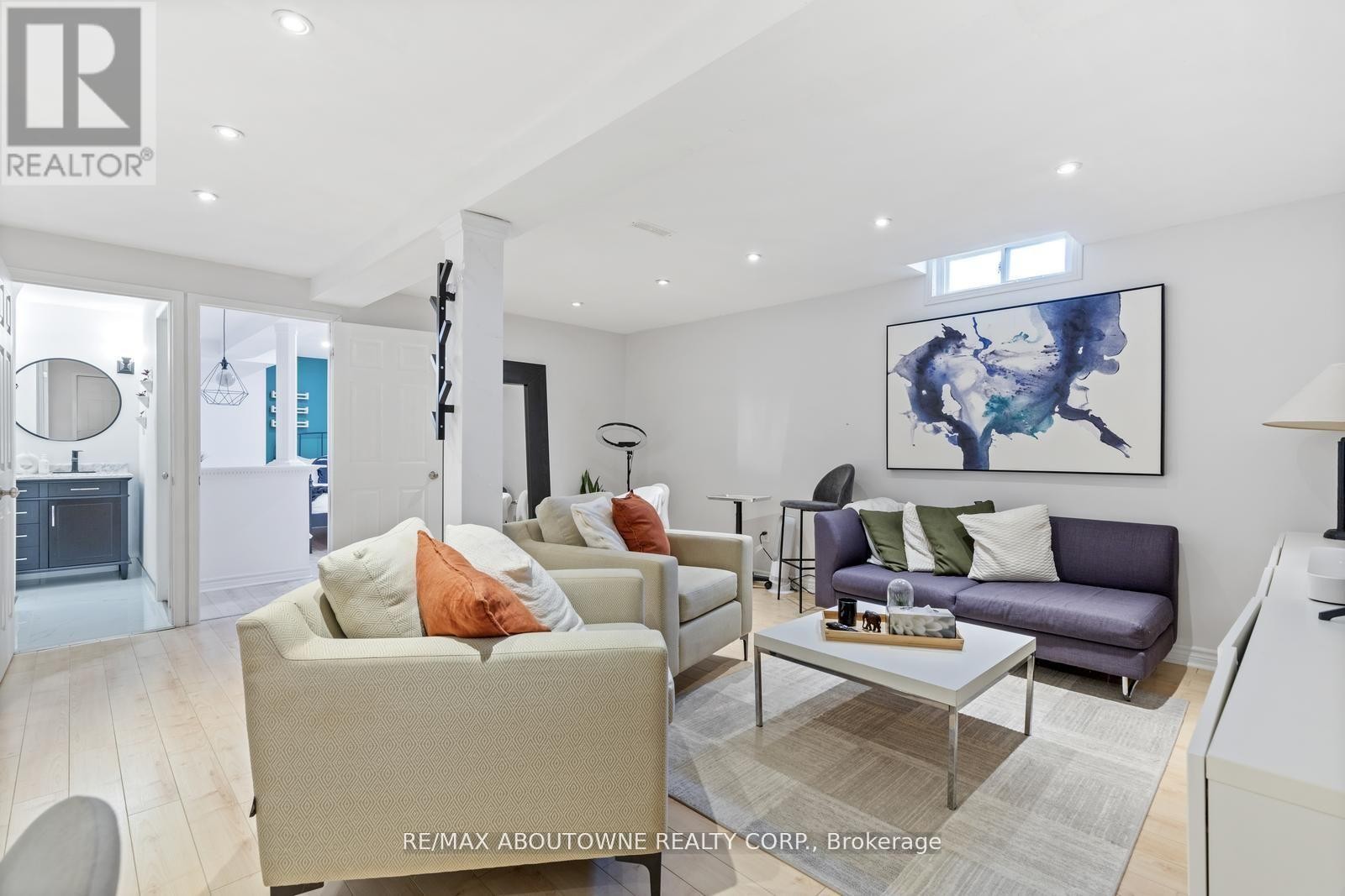 












467 HEDGEROW LANE

,
Oakville (WC Wedgewood Creek),




Ontario
L6H4V8

