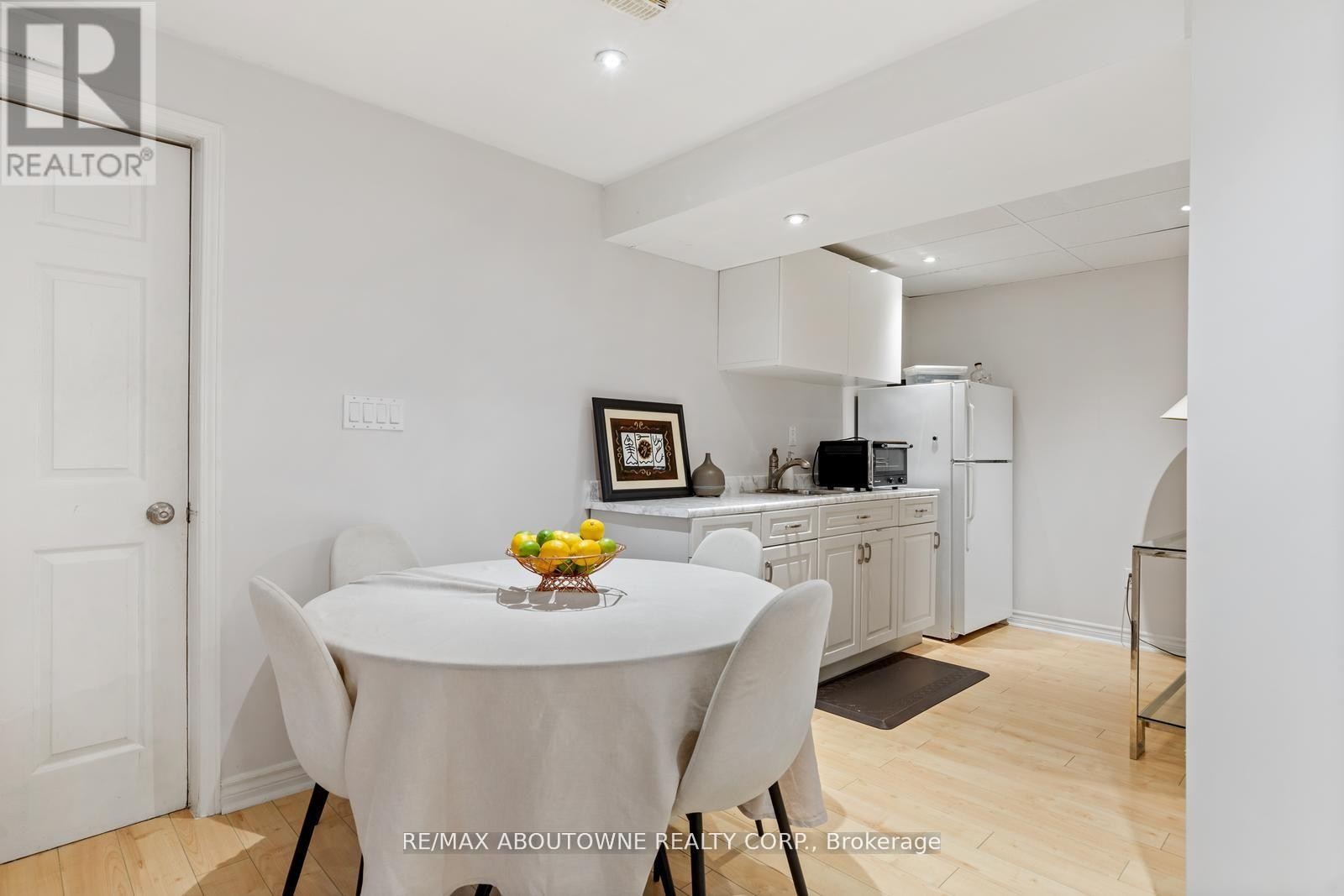 












467 HEDGEROW LANE

,
Oakville (WC Wedgewood Creek),




Ontario
L6H4V8


