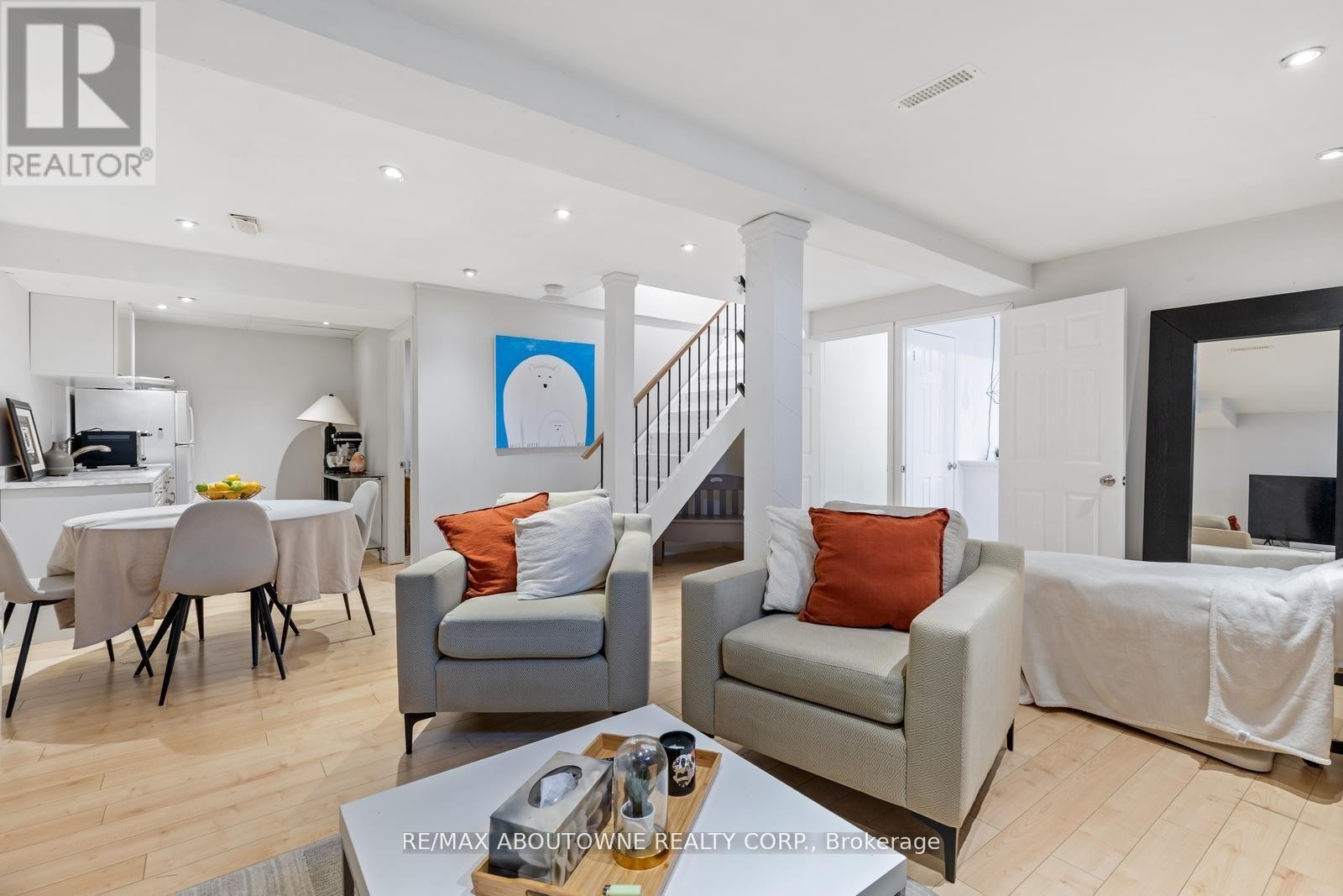 












467 HEDGEROW LANE

,
Oakville (WC Wedgewood Creek),




Ontario
L6H4V8

