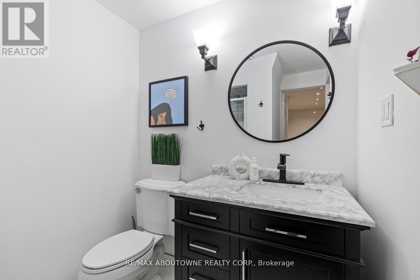 












467 HEDGEROW LANE

,
Oakville (WC Wedgewood Creek),




Ontario
L6H4V8

